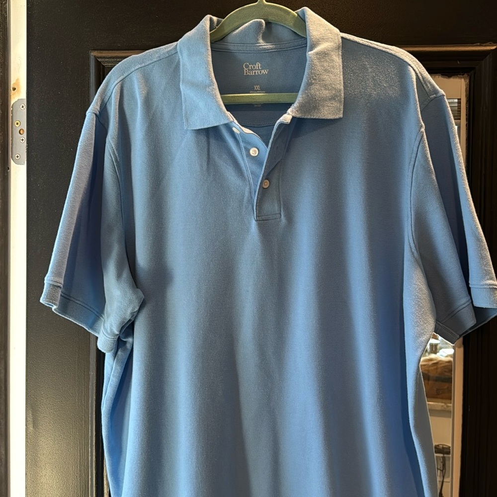 Barely worn men’s XXL short sleeve shirt